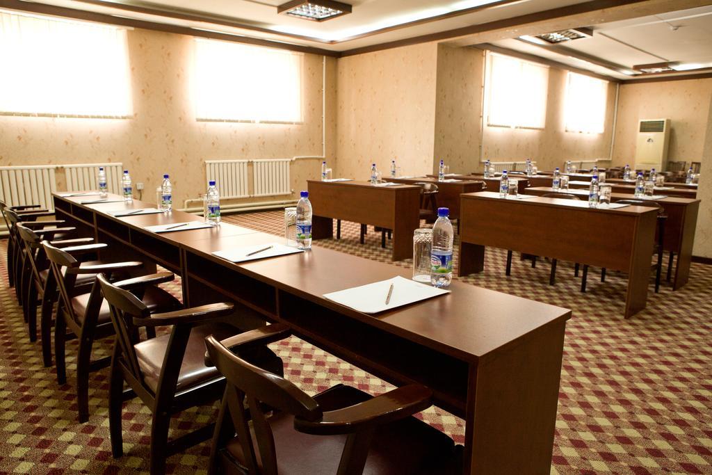 Asia Tashkent Hotel Екстер'єр фото